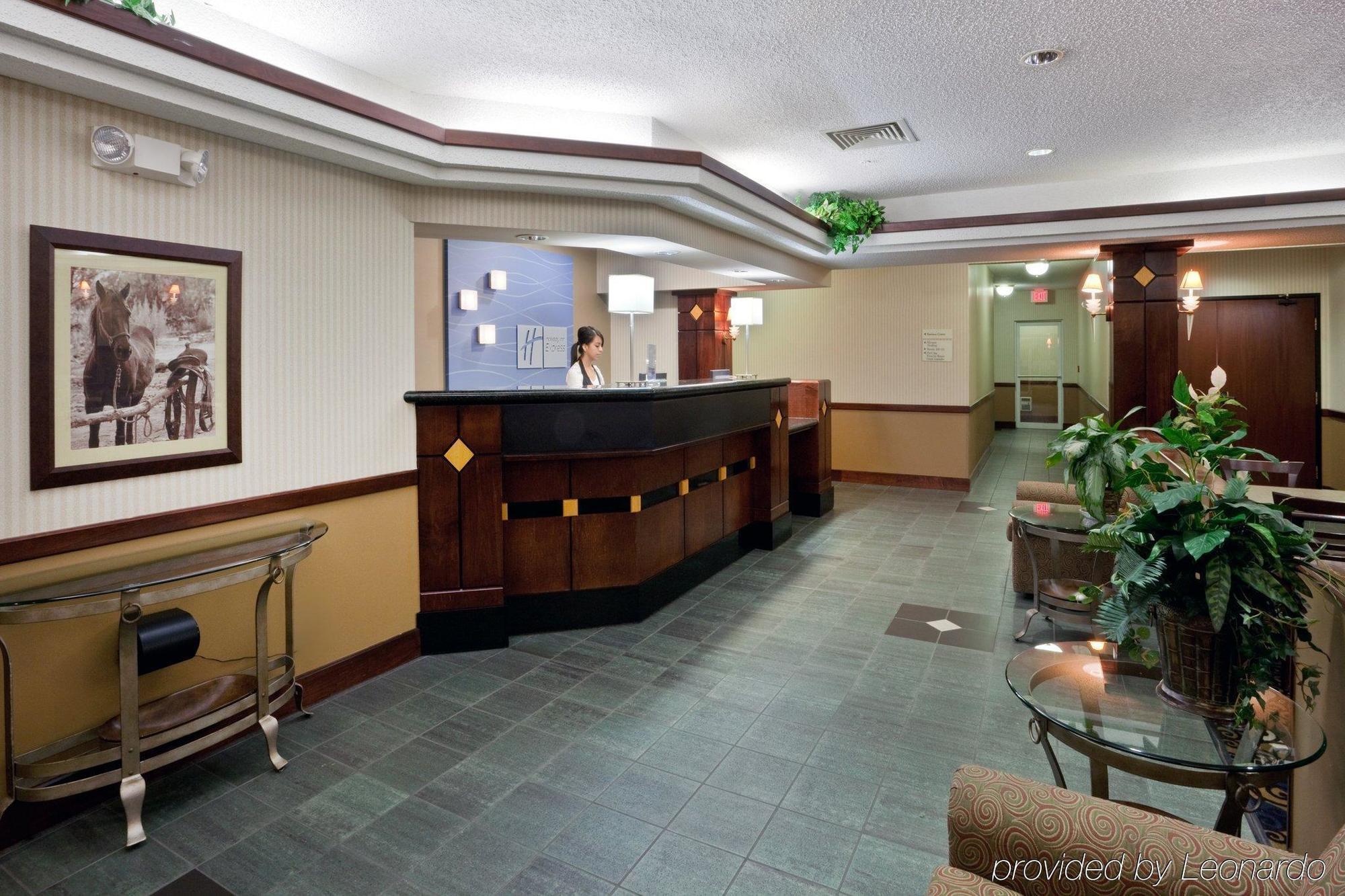 Windsor Inn & Suites Dodge City Interior photo